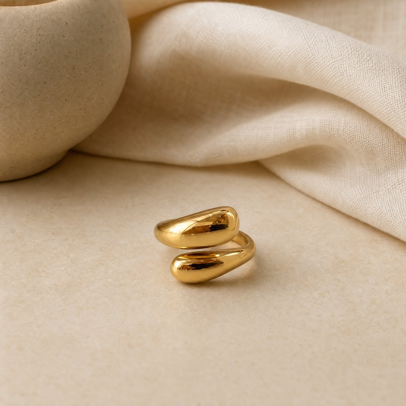 Offener Tropfen-Ring in 18k Gold